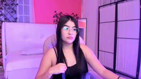 Snapshot of hanna_lee4 chatting on 03-26-26, 01:01 Hanna online show from 03-26-26, 01:01