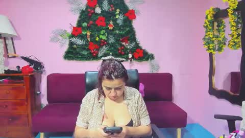 Snapshot of hanna_mature01 chatting on 01-10-26, 01:40 Hanna online show from 01-10-26, 01:40