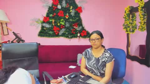 Snapshot of hanna_mature01 chatting on 01-19-26, 12:42 Hanna online show from 01-19-26, 12:42