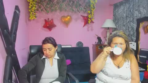 Snapshot of hanna_mature01 chatting on 02-18-26, 12:12 Hanna online show from 02-18-26, 12:12