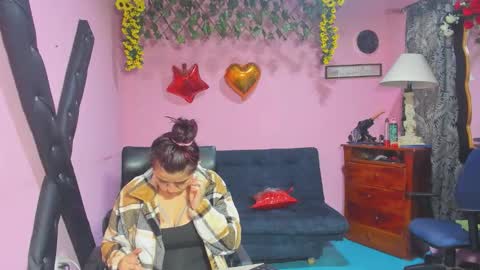 Snapshot of hanna_mature01 chatting on 03-11-26, 11:49 Hanna online show from 03-11-26, 11:49