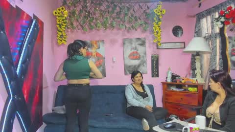 Snapshot of hanna_mature01 chatting on 04-01-26, 12:06 Hanna online show from 04-01-26, 12:06