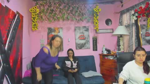 Snapshot of hanna_mature01 chatting on 04-07-26, 11:54 Hanna online show from 04-07-26, 11:54