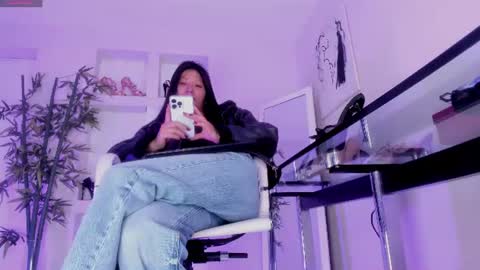 Snapshot of hannah_hcb chatting on 06-24-26, 09:30 HANNAH HOWELL online show from 06-24-26, 09:30