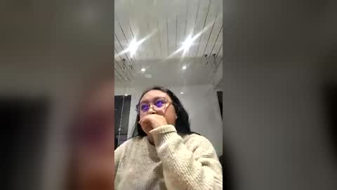 Hannah online show from 07-04-26, 02:01