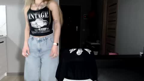 happy_fox_ online show from 03-16-26, 09:08