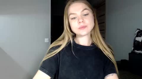 happy_fox_ online show from 03-28-26, 09:03