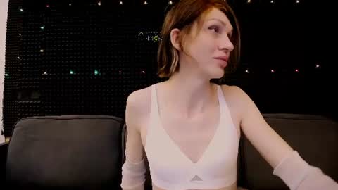 Miss Hardy online show from 06-18-26, 02:45