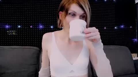 Miss Hardy online show from 06-25-26, 03:39