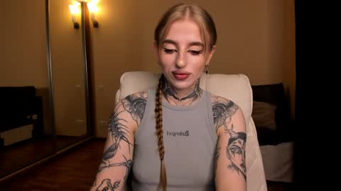 Julia online show from 05-17-26, 04:54