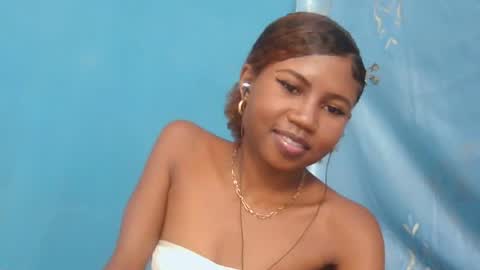 Snapshot of hasleyinah chatting on 06-13-26, 12:03 hasleyinah online show from 06-13-26, 12:03