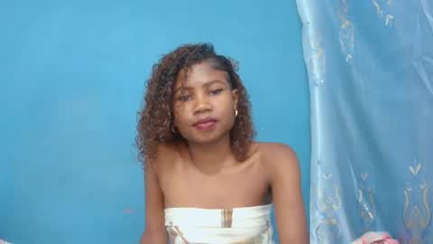 Snapshot of hasleyinah chatting on 07-10-26, 11:35 hasleyinah online show from 07-10-26, 11:35