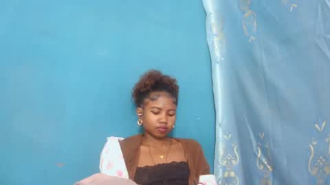 Snapshot of hasleyinah chatting on 07-17-26, 10:00 hasleyinah online show from 07-17-26, 10:00