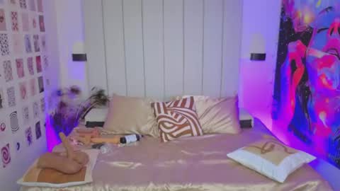 Alicia online show from 06-18-26, 02:01