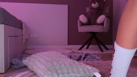 Hayley online show from 04-12-26, 08:25