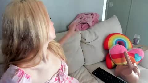 Hayley online show from 04-04-26, 01:52