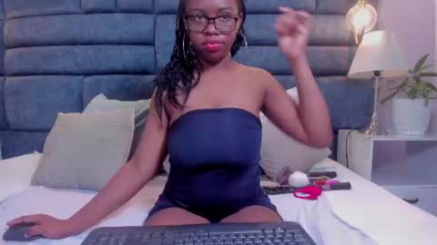 Snapshot of hazel_lanee chatting on 06-26-26, 06:29 hazel_lanee online show from 06-26-26, 06:29