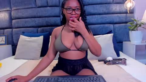 Snapshot of hazel_lanee chatting on 07-06-26, 02:19 hazel_lanee online show from 07-06-26, 02:19