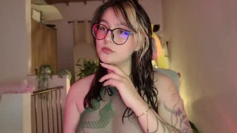 Snapshot of hazelbrownn23 chatting on 06-21-26, 02:03 Hazel Brown online show from 06-21-26, 02:03