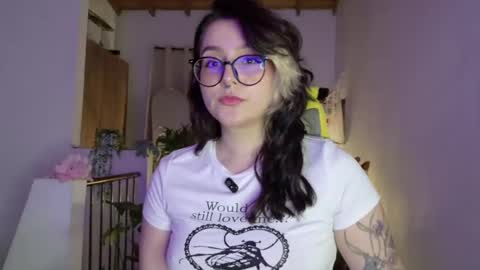 Snapshot of hazelbrownn23 chatting on 06-26-26, 02:05 Hazel Brown online show from 06-26-26, 02:05