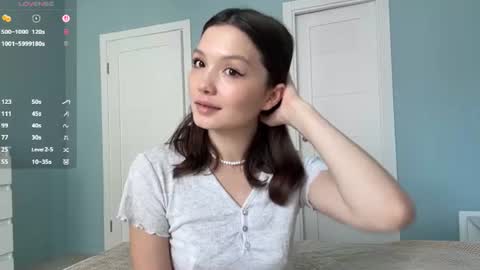 Snapshot of hazelhartshorn chatting on 07-19-26, 01:15 Kira online show from 07-19-26, 01:15