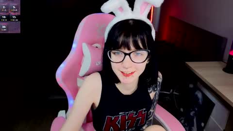 Snapshot of hazeltompson chatting on 04-08-26, 12:16 hazeltompson online show from 04-08-26, 12:16
