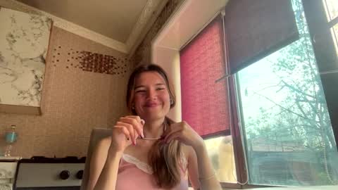 Lili online show from 04-04-26, 12:13