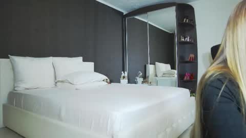 Helen online show from 04-28-26, 03:06