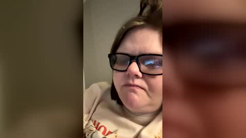 Snapshot of heidimackey2 chatting on 04-19-26, 06:10 heidimackey2 online show from 04-19-26, 06:10
