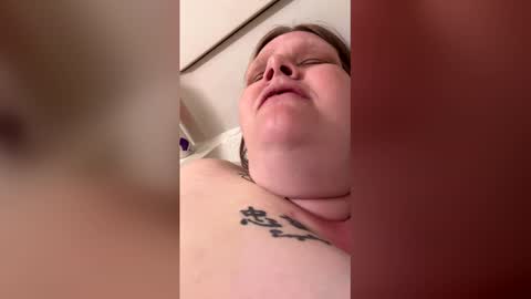 Snapshot of heidimackey2 chatting on 05-21-26, 03:35 heidimackey2 online show from 05-21-26, 03:35