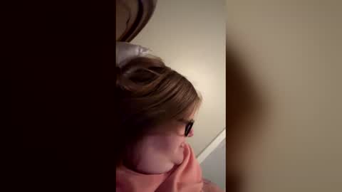 Snapshot of heidimackey2 chatting on 05-22-26, 05:25 heidimackey2 online show from 05-22-26, 05:25