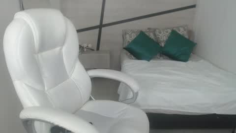 Heidy  online show from 12-22-24, 05:56