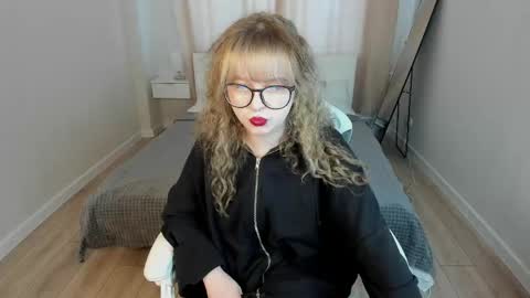 Helen Carson online show from 04-20-26, 01:08