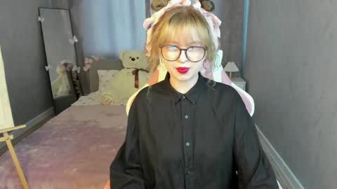 Helen Carson online show from 04-21-26, 01:18