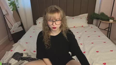 Helen Carson online show from 04-22-26, 01:08