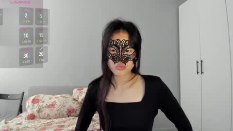 Snapshot of helenblazetrt chatting on 05-25-26, 02:06 Hi I am Helen online show from 05-25-26, 02:06