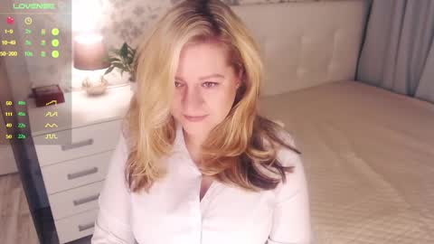 Snapshot of helenbonham chatting on 12-16-24, 03:40 Helena Bonham online show from 12-16-24, 03:40