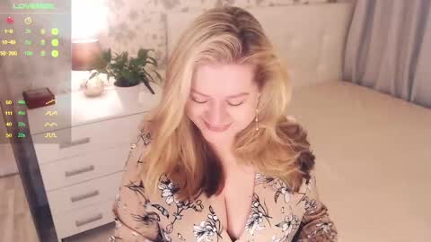 Snapshot of helenbonham chatting on 12-20-24, 04:09 Helena Bonham online show from 12-20-24, 04:09