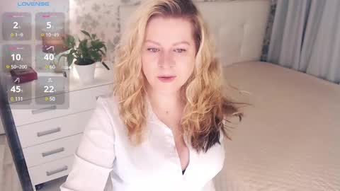 Snapshot of helenbonham chatting on 01-30-25, 05:09 Helena Bonham online show from 01-30-25, 05:09