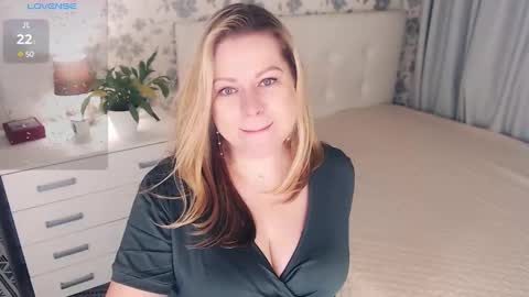 Snapshot of helenbonham chatting on 02-01-25, 06:43 Helena Bonham online show from 02-01-25, 06:43