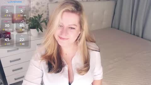 Snapshot of helenbonham chatting on 02-14-25, 05:51 Helena Bonham online show from 02-14-25, 05:51