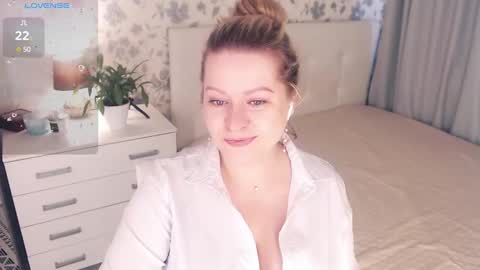 Snapshot of helenbonham chatting on 02-25-25, 06:14 Helena Bonham online show from 02-25-25, 06:14