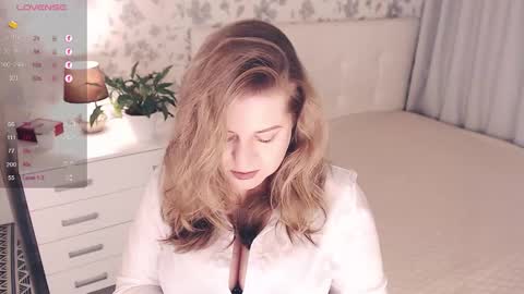 Snapshot of helenbonham chatting on 09-19-25, 06:04 Helena Bonham online show from 09-19-25, 06:04