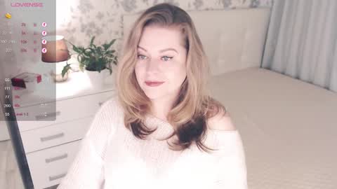 Snapshot of helenbonham chatting on 09-20-25, 05:19 Helena Bonham online show from 09-20-25, 05:19