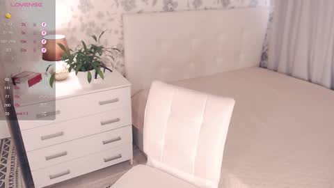 Snapshot of helenbonham chatting on 09-26-25, 09:46 Helena Bonham online show from 09-26-25, 09:46