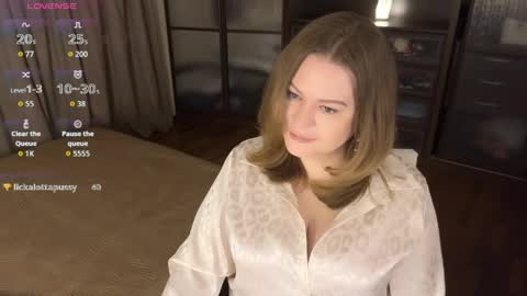 Snapshot of helenbonham chatting on 04-14-26, 03:45 Helena Bonham online show from 04-14-26, 03:45