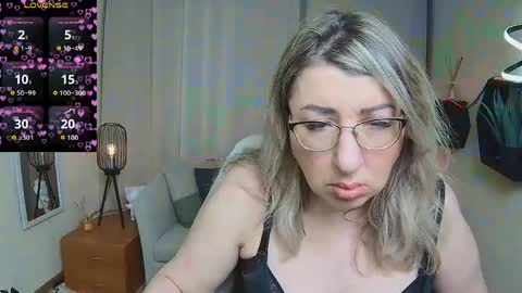 Snapshot of helenenigma chatting on 05-14-26, 06:37 helenenigma online show from 05-14-26, 06:37