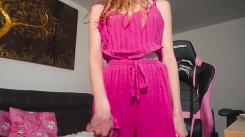 Snapshot of helenhis chatting on 05-01-26, 01:43 Helenn online show from 05-01-26, 01:43