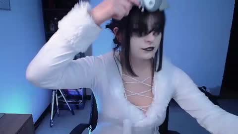 Snapshot of hell_dancer_ chatting on 06-18-26, 02:01 Lexa online show from 06-18-26, 02:01