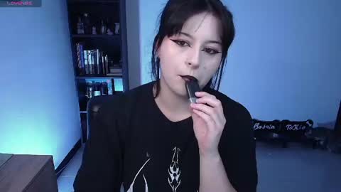 Snapshot of hell_dancer_ chatting on 06-27-26, 03:44 Lexa online show from 06-27-26, 03:44